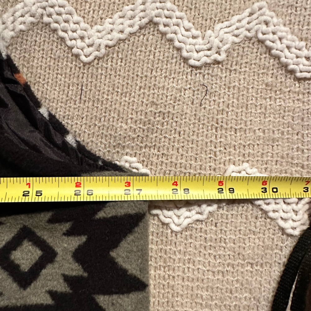 Native Aztec Geometric Pattern Hooded Fleece Vest - image 4